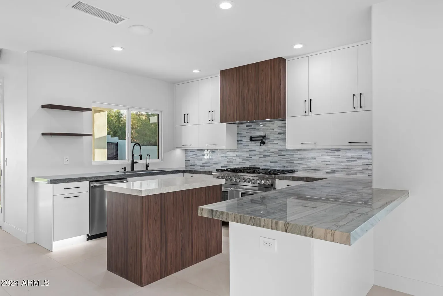 Prep Island Kitchen: Oversized prep island with seating overhang and a dedicated bar run, finished to luxury-builder tolerances.